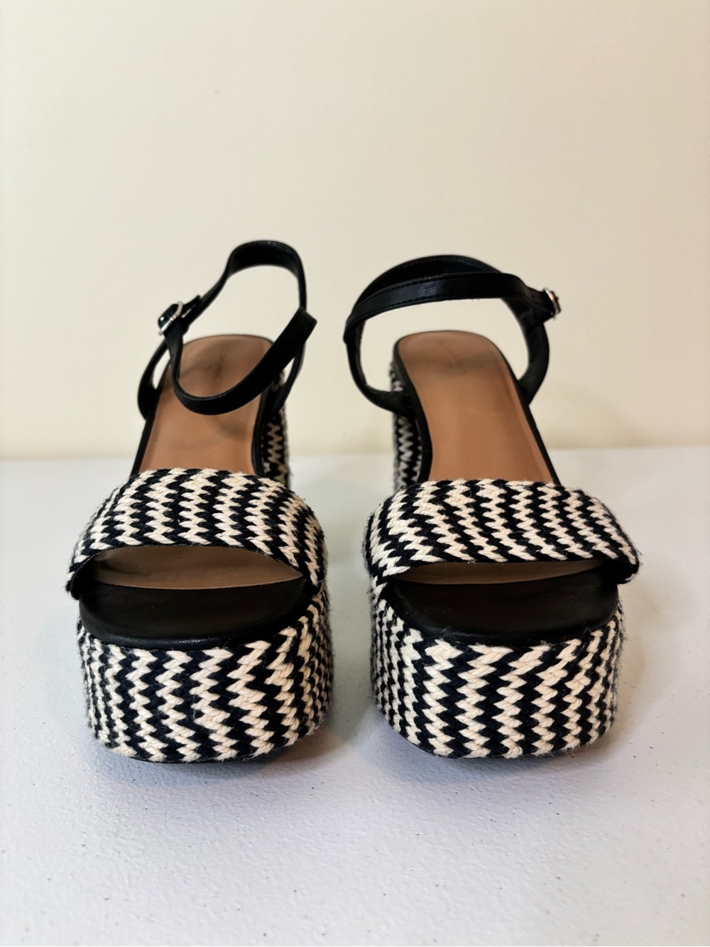 Universal Thread Black & White Woven Platform Sandals - Picture 4 of 9